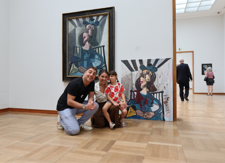 Jordi Roca i la seva famíilia pintant un Picasso a Basilea, Suïssa